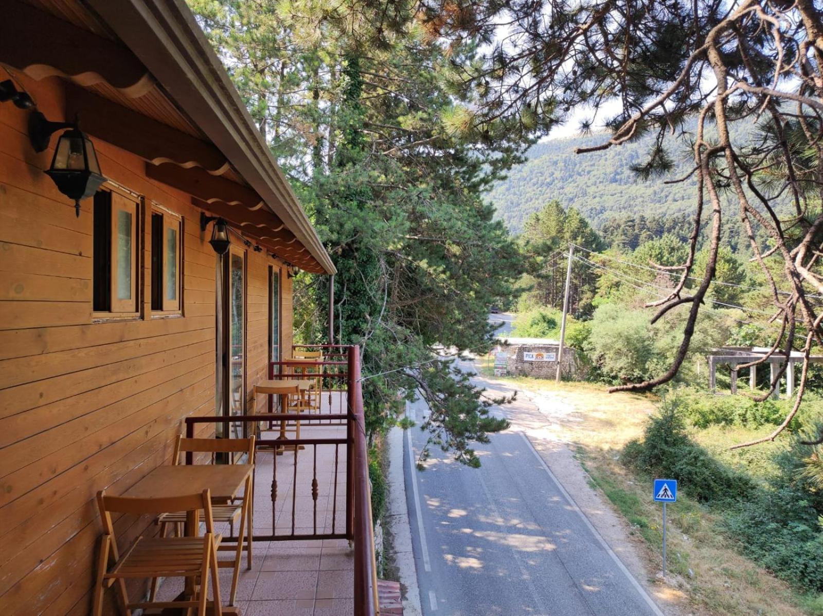 Hotel Toni Llogora Dukat Exterior photo