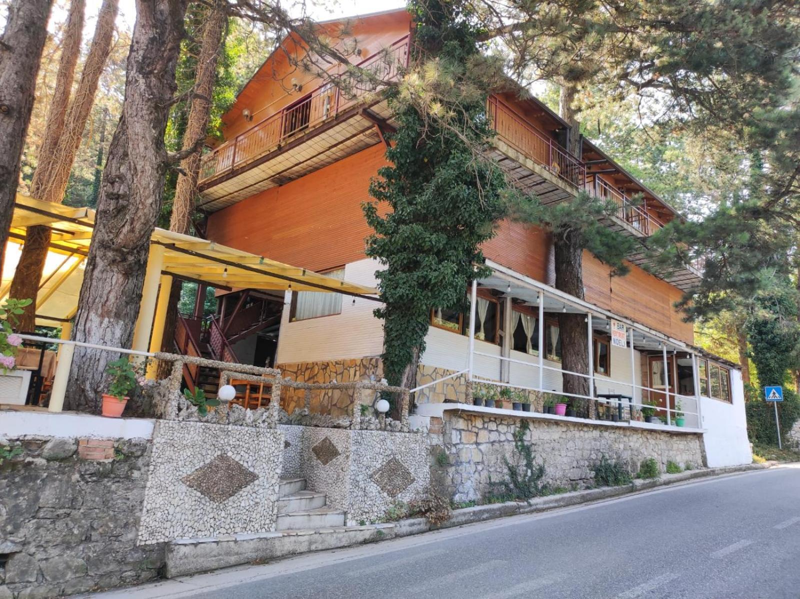 Hotel Toni Llogora Dukat Exterior photo