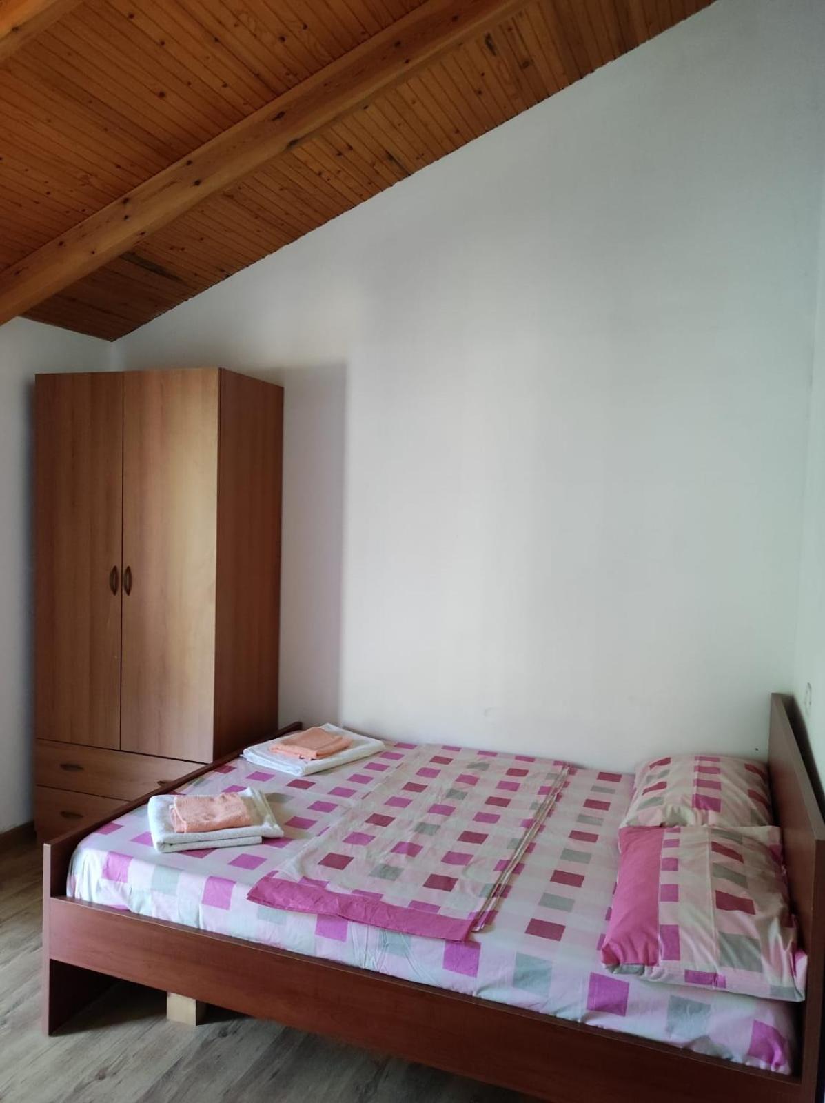 Hotel Toni Llogora Dukat Exterior photo