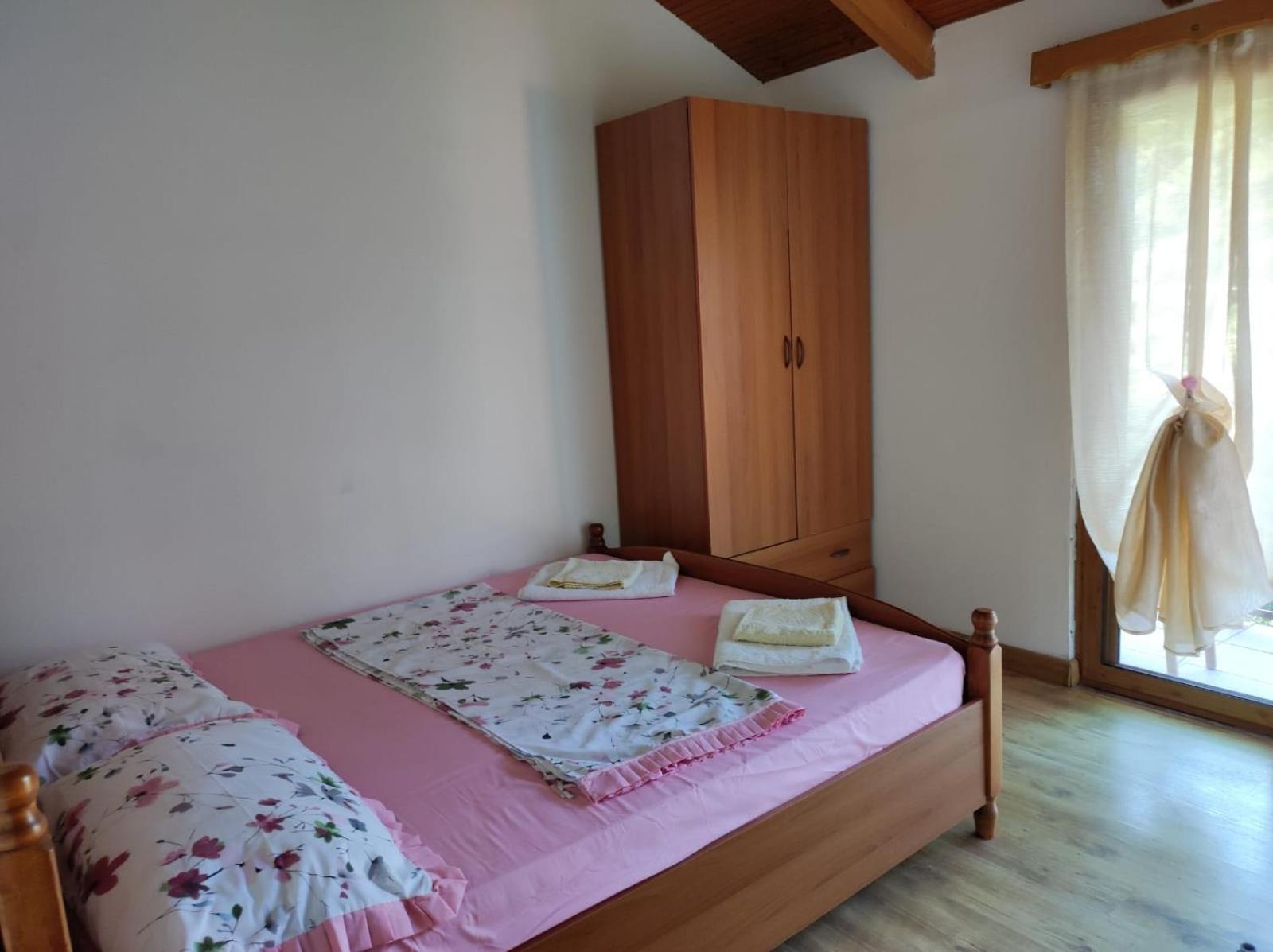 Hotel Toni Llogora Dukat Exterior photo