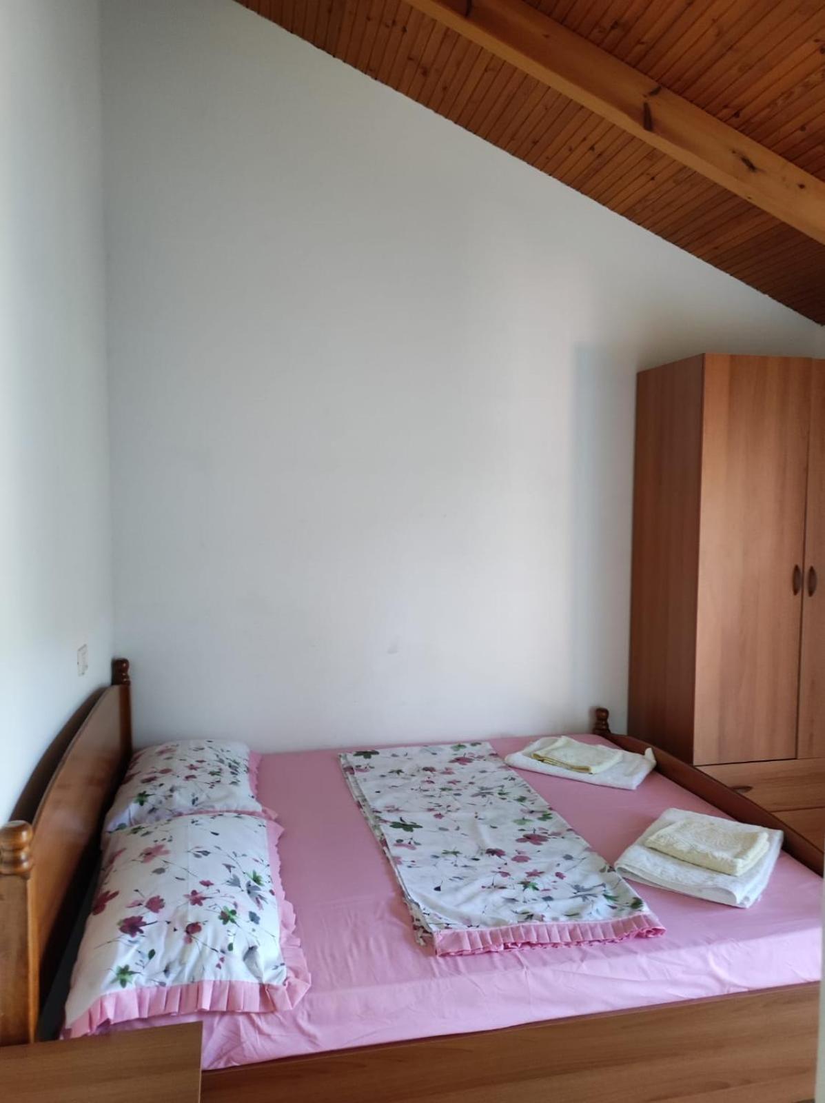 Hotel Toni Llogora Dukat Exterior photo